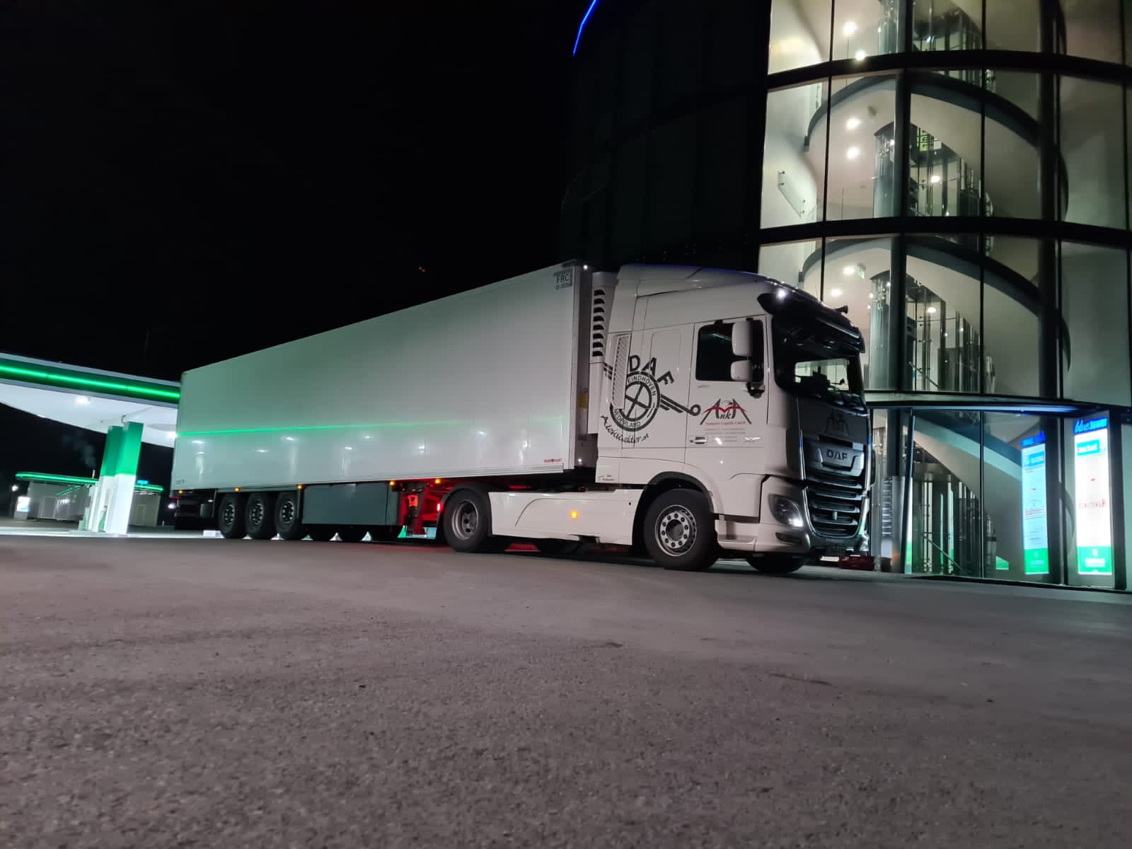 Transportfahrzeug der Flotte auf der Straße